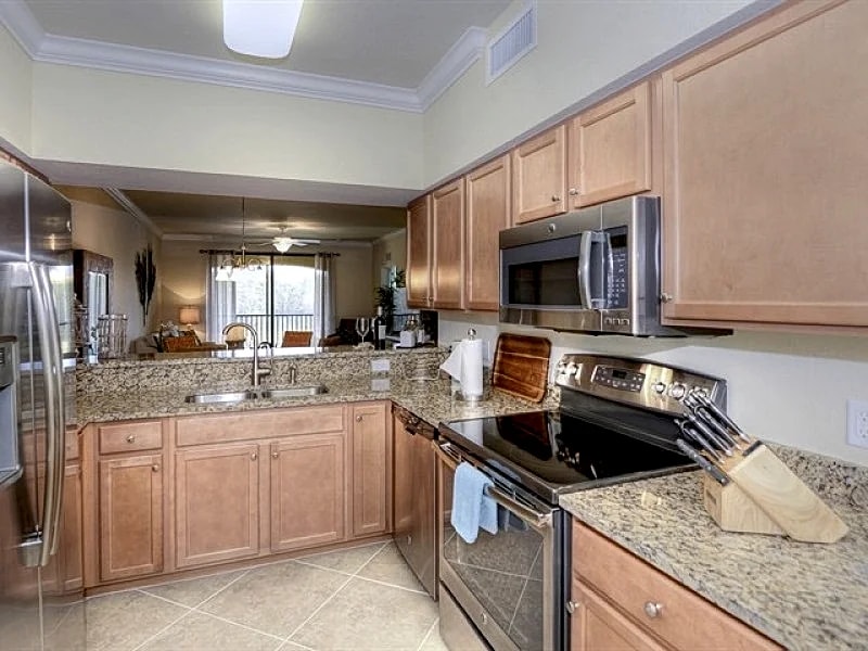 Beautifully Designed 2BR / 2BA Naples Treviso Bay Condo in Naples, Florida, United States — photo 5