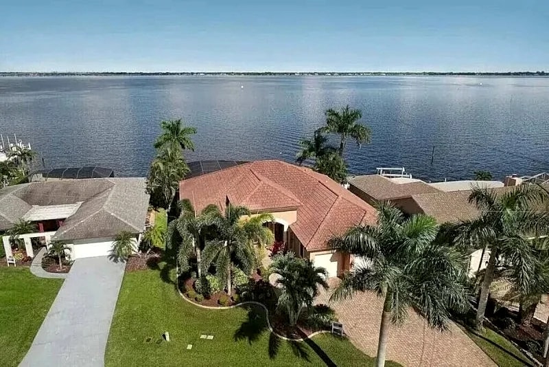 3115 Riverhouse Queen: 3115 Riverhouse Queen - Instaworthy Riverfront View in Cape Coral, Florida, United States — photo 2