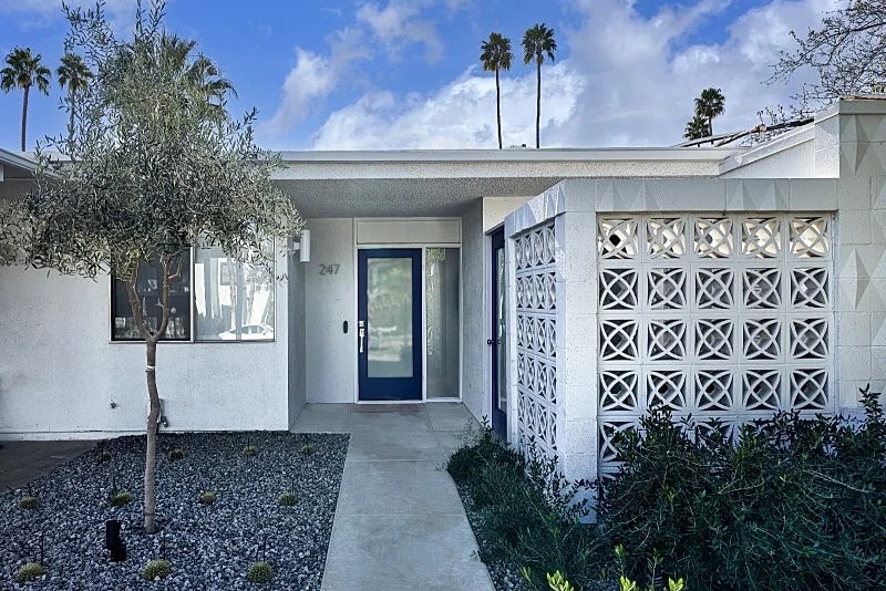 Mid Century Luxury Canyon View Villa | Palm Springs Vacation Rental in Palm Springs, California, United States — photo 3