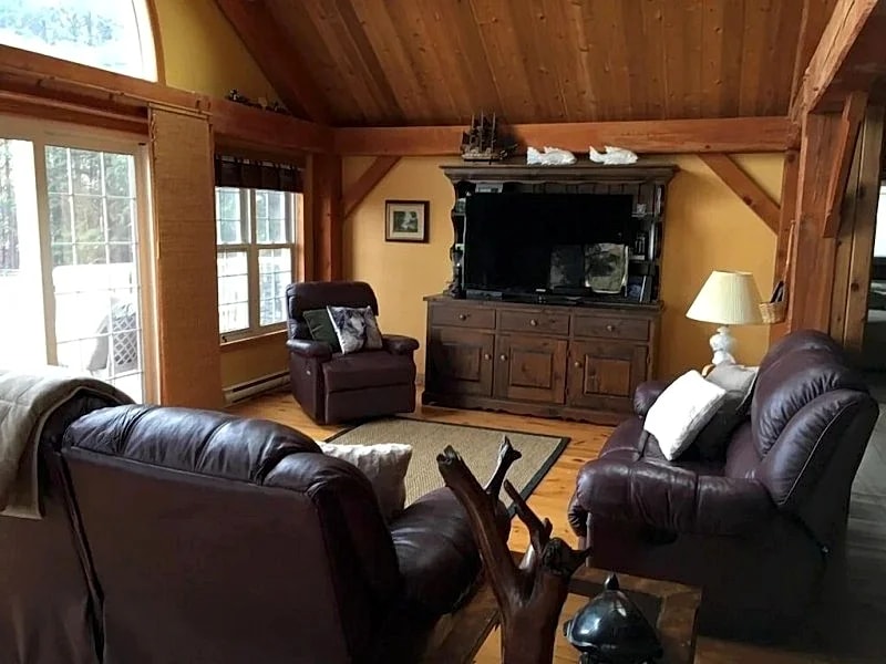 Stunning Executive, Post & Beam, Fenelon Falls/Bobcaygeon Waterfront Retreat in Kawartha Lakes, Ontario, Canada — photo 5