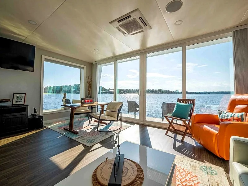 LUXURY ONE OF A KIND GETAWAY - HOME A WAVE in Fleming Island, Florida, United States — photo 3