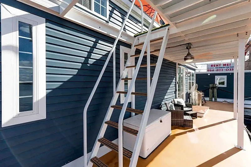 New ISLAND LIFE Luxury Floating Gem by Home A Wave in Fleming Island, Florida, United States — photo 4