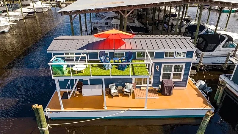 New ISLAND LIFE Luxury Floating Gem by Home A Wave in Fleming Island, Florida, United States — photo 3