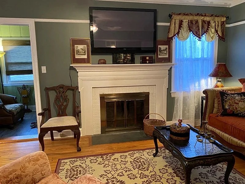 Uptown Oasis Eclectic Cottage: Houses for Rent in High Point in High Point, North Carolina, United States — photo 4