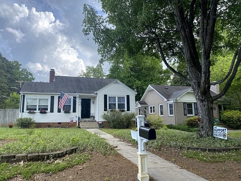 Uptown Oasis Eclectic Cottage: Houses for Rent in High Point in High Point, North Carolina, United States — photo 1