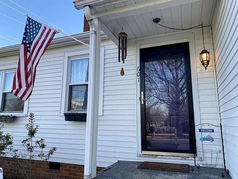 Uptown Oasis Eclectic Cottage: Houses for Rent in High Point in High Point, North Carolina, United States — photo 2