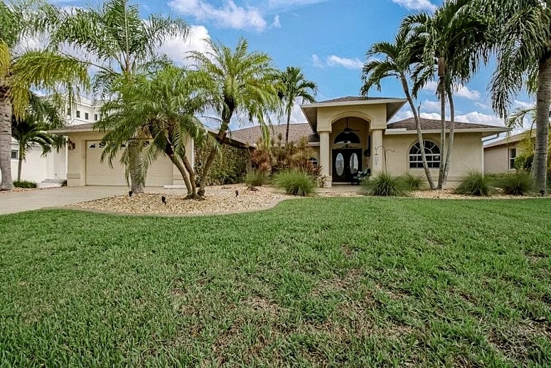 Casa Annalynn 1013 SW Cape Coral 4b 2ba home electric heated pool in upscal area