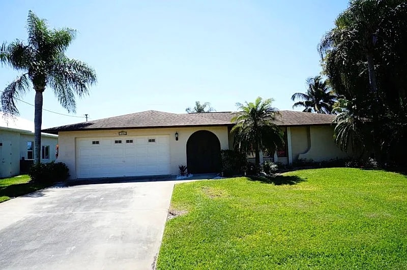 Villa Lake Mohave 1018 3 BR 2 Ba heated pool southern exposure free internet in Cape Coral, Florida, United States — photo 2