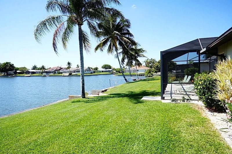 Villa Lake Mohave 1018 3 BR 2 Ba heated pool southern exposure free internet in Cape Coral, Florida, United States — photo 4