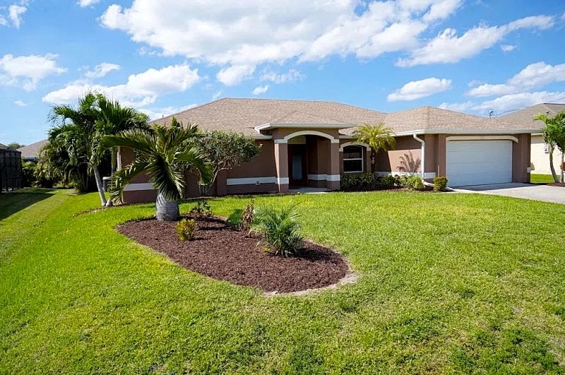 Parker Villa 1039 - SW Cape Coral 3b 2ba Offwater Home Electric Heated Pool Free Internet in Cape Coral, Florida, United States — photo 2