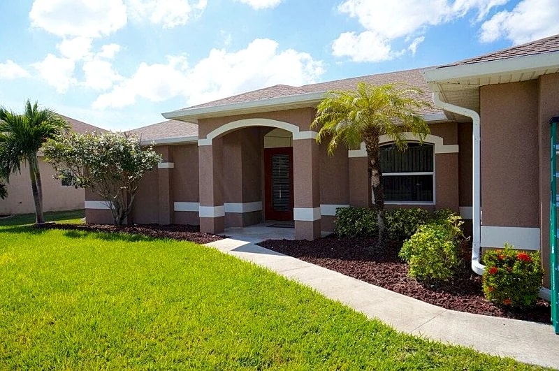 Parker Villa 1039 - SW Cape Coral 3b 2ba Offwater Home Electric Heated Pool Free Internet in Cape Coral, Florida, United States — photo 3