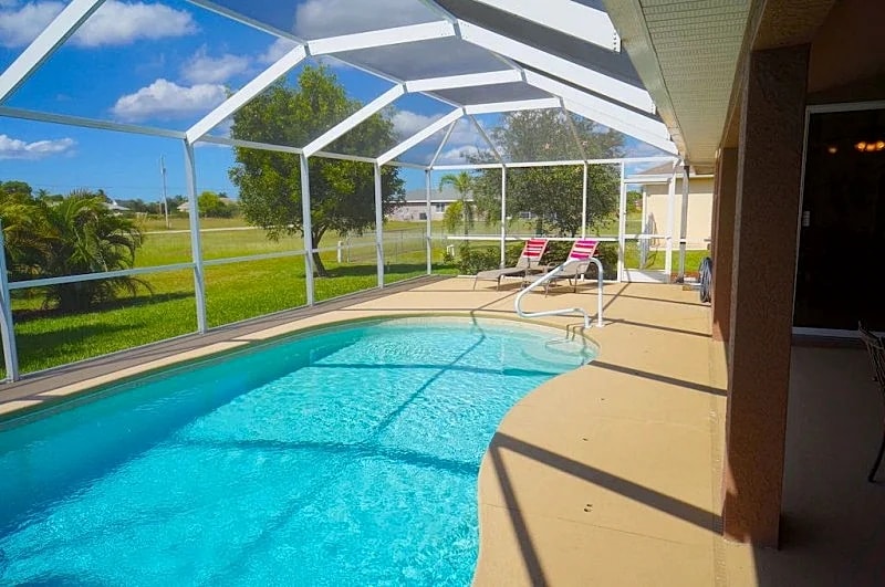 Parker Villa 1039 - SW Cape Coral 3b 2ba Offwater Home Electric Heated Pool Free Internet in Cape Coral, Florida, United States — photo 4