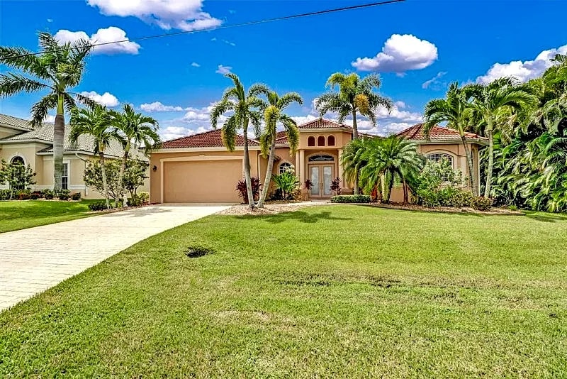 Villa Blue Water 1022 SW Cape Coral 4b 3ba luxury home electric heated pool and spa in Cape Coral, Florida, United States — photo 2