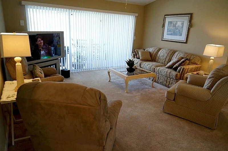 Villa Marr 1064 - NE Cape Coral 3b 2ba home solar heated pool Fresh Water Canal free Internet in Cape Coral, Florida, United States — photo 5