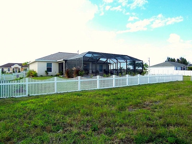 Villa Sea Star 1006 NE Cape Coral 3br /ba heated Pool and Spa off water in Cape Coral, Florida, United States — photo 3