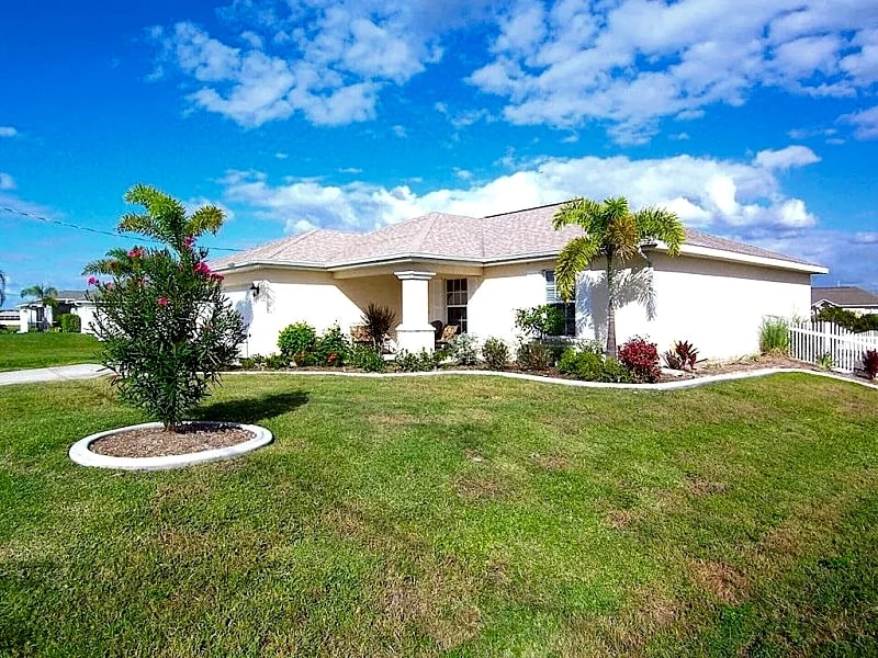 Villa Sea Star 1006 NE Cape Coral 3br /ba heated Pool and Spa off water in Cape Coral, Florida, United States — photo 2