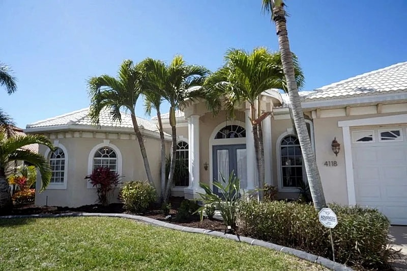 Villa Capri 1016 SW Cape Coral 3b 2ba luxury home electric heated salt water pool and spa in Cape Coral, Florida, United States — photo 2