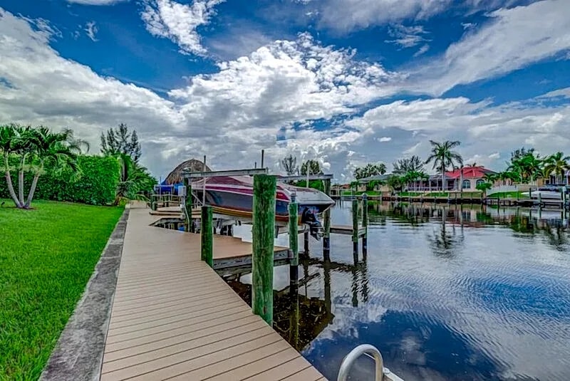 Villa Gasparilla1004 SW Cape Coral 3b 2ba, den luxury, heated pool spa gulf access canal Boat Dock in Cape Coral, Florida, United States — photo 4