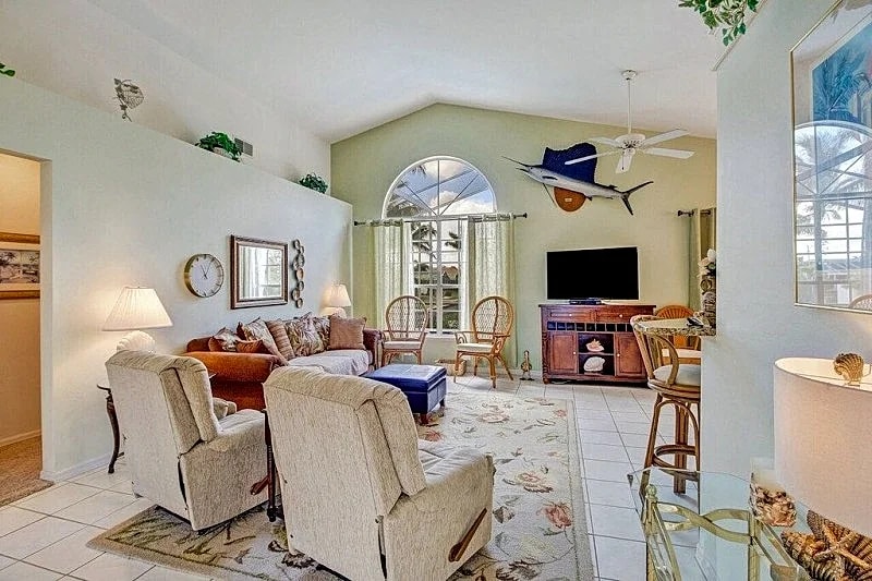 Villa Athens1506 3 Bedroom 2 Bath Pool home with solar heated pool on fresh water canal in Cape Coral, Florida, United States — photo 4