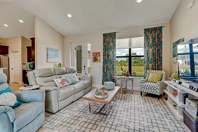 Villa Corinne - 3 Bedroom 2 Bath electric heated Pool in Cape Coral, Florida, United States — photo 3