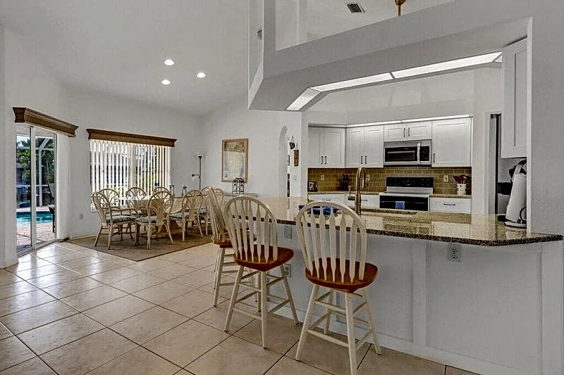 Villa Fish & Sips 1023 - Cape Coral 3b/2ba luxury home w/electric heated pool, gulf access canal in Cape Coral, Florida, United States — photo 4