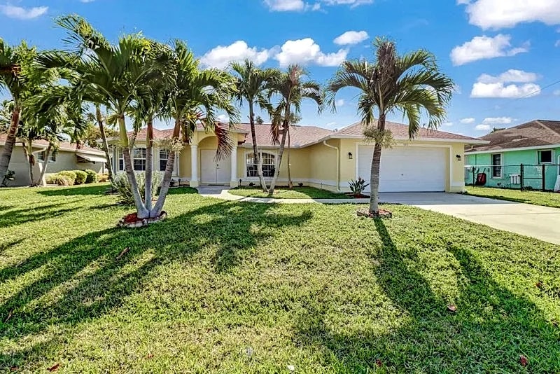 Paradise Found 1043 3B, 2Ba, SE Cape Coral Waterfront, Gulf Access, Boat Dock, Solar Heated Pool
