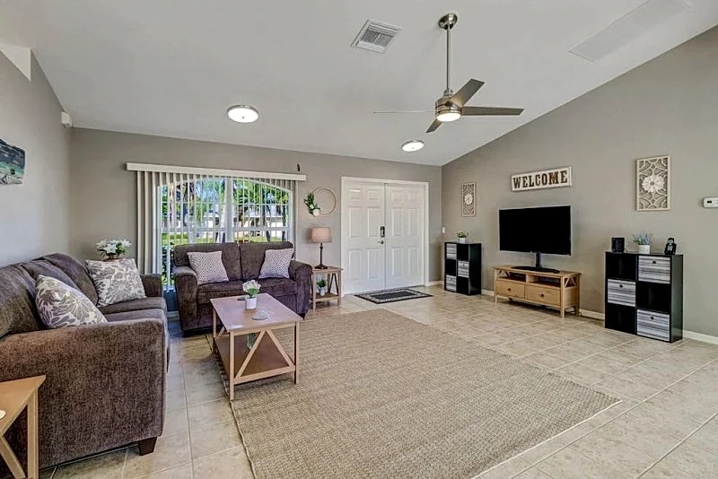 Paradise Found 1043 3B, 2Ba, SE Cape Coral Waterfront, Gulf Access, Boat Dock, Solar Heated Pool in Cape Coral, Florida, United States — photo 2