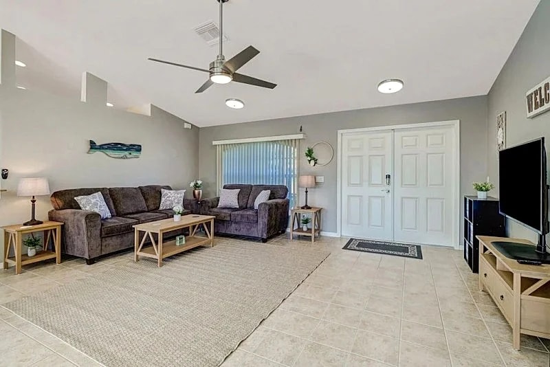 Paradise Found 1043 3B, 2Ba, SE Cape Coral Waterfront, Gulf Access, Boat Dock, Solar Heated Pool in Cape Coral, Florida, United States — photo 3