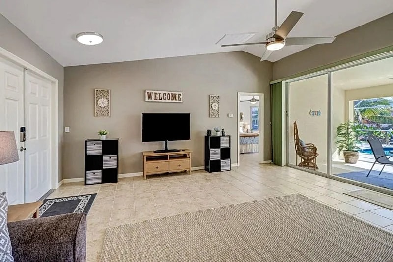 Paradise Found 1043 3B, 2Ba, SE Cape Coral Waterfront, Gulf Access, Boat Dock, Solar Heated Pool in Cape Coral, Florida, United States — photo 5