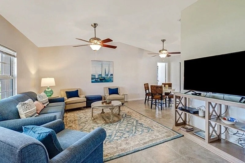 The Four Aces 1012 - 3Bd/2B Waterfront Pool home in SE Cape Coral with Boat Dock, No Lift! in Cape Coral, Florida, United States — photo 3