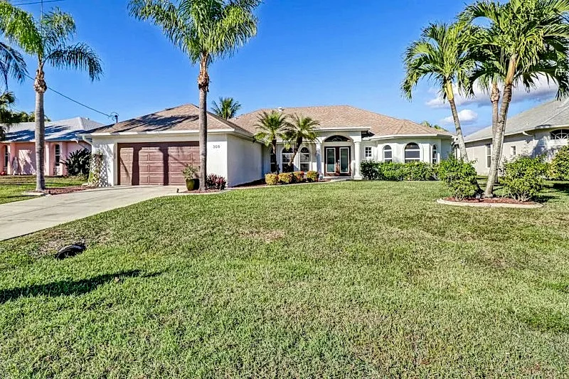 Catch of the Day 1014 - SE Cape Coral Gulf access Canal, Luxury Pool Home, Nautical feel