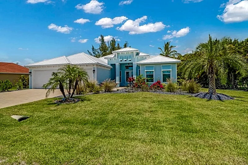The Blue Pearl 1030 - Cape Coral 3b/3ba luxury home w/electric heated salt water pool, gulf access