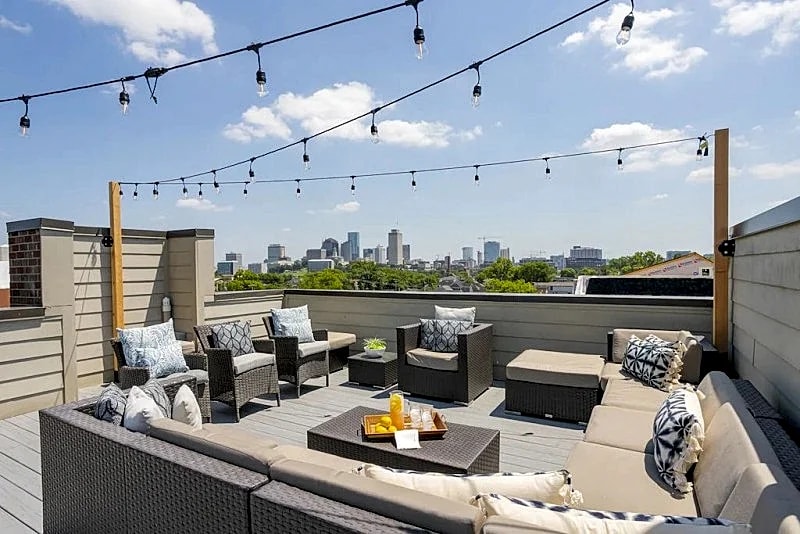 Luxurious Downtown Home w/ HUGE Rooftop! Skyline View! 1.5m to Broadway! in Nashville, Tennessee, United States — photo 3