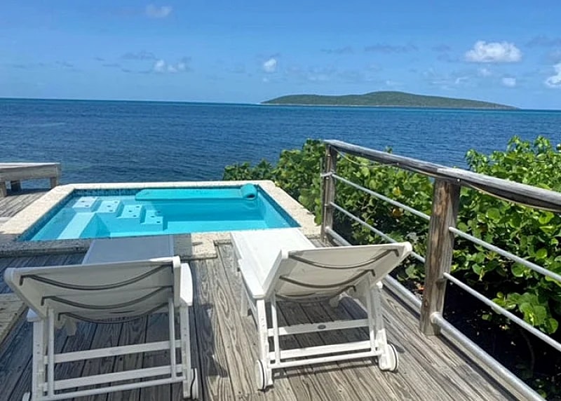 Vista de la Isla 3BR Oceanfront Villa w/ Pool & Stunning Views