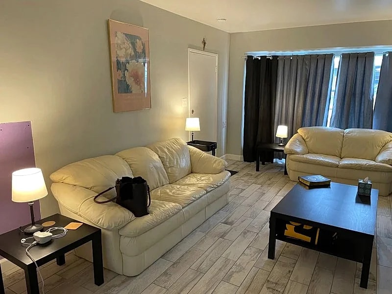 Long Beach Vacation Apartment 5612 Bed room with garage in Long Beach, California, United States — photo 2
