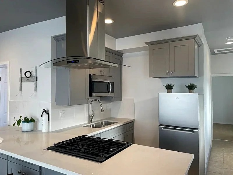 Stylish and modern Alamitos Beach apartment | Long Beach in Long Beach, California, United States — photo 3