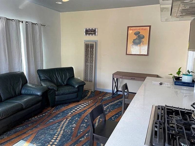 Long Beach Vacation Apartment, private and secure bedroom in Long Beach, California, United States — photo 4
