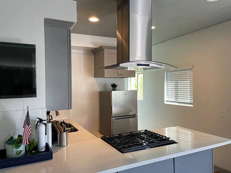 Long Beach Vacation Apartment, private and secure bedroom in Long Beach, California, United States — photo 3