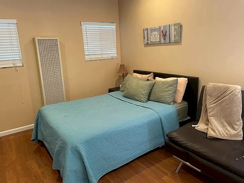 930 Long Beach Quiet Vacation Studio - California Vacation Homes in Long Beach, California, United States — photo 2