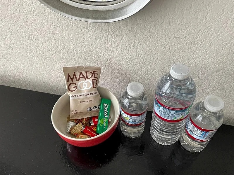 737/3 Working relocation or students in Long Beach, California, United States — photo 5