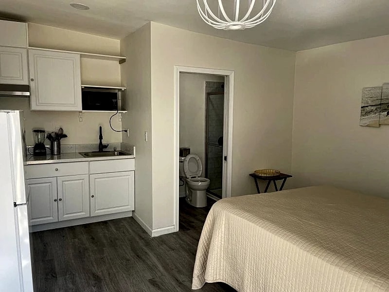 Lovely small Long Beach Vacation Studio with AC in Long Beach, California, United States — photo 4