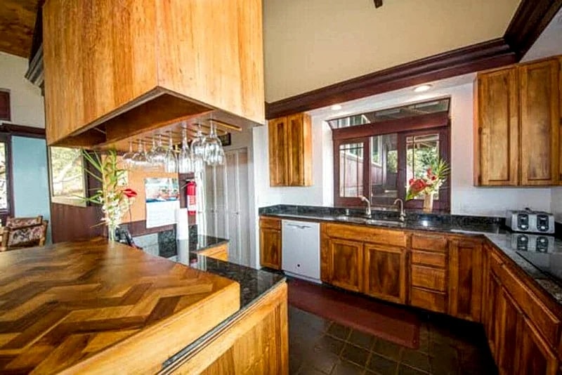 Oceanfront 4 BR for 12! Weddings/Receptions! Captain Cook Rentals in Captain Cook, Hawaii, United States — photo 4