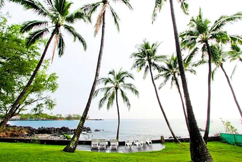Beautiful Captain Cook 4 Br For 11 Beachfront Vacation Home! in Captain Cook, Hawaii, United States — photo 4