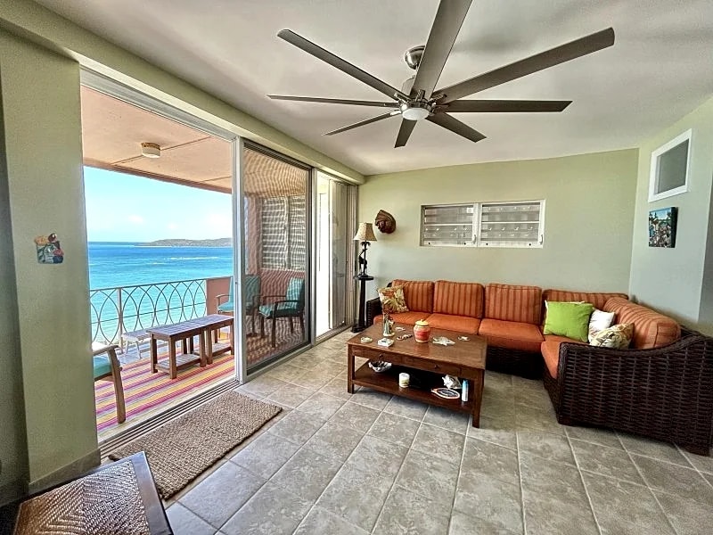 Caribbean Breeze Condo with Ocean views in Coakley Bay