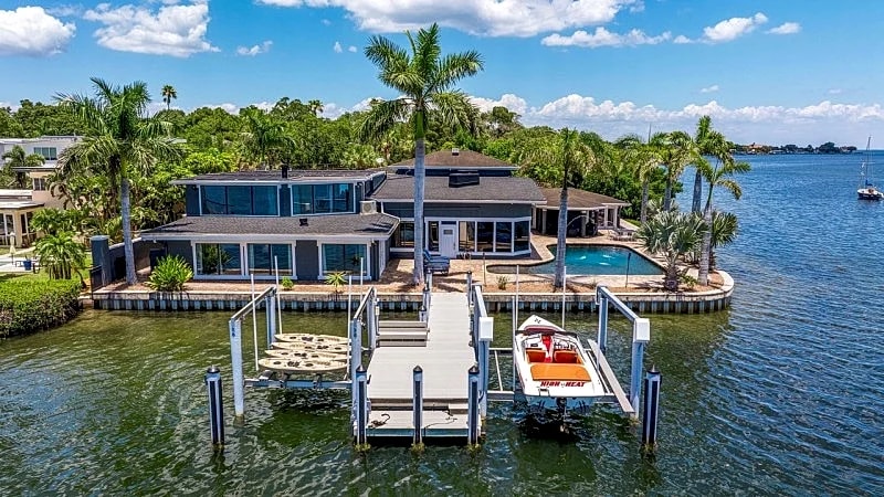 Private Waterfront Estate Event Venue / Vacation Rental-8 bd /7 bt sleeps 24 in St. Petersburg, Florida, United States — photo 2