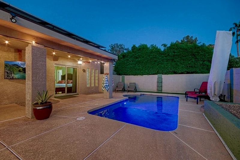 Relax at this Distinctive North Scottsdale Home with a Heated Salt Water Pool in Scottsdale, Arizona, United States — photo 2