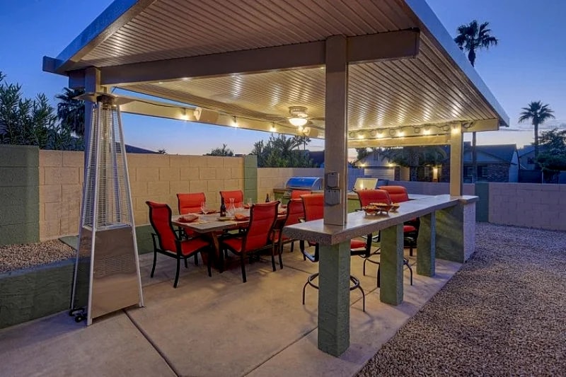 Relax at this Distinctive North Scottsdale Home with a Heated Salt Water Pool in Scottsdale, Arizona, United States — photo 4