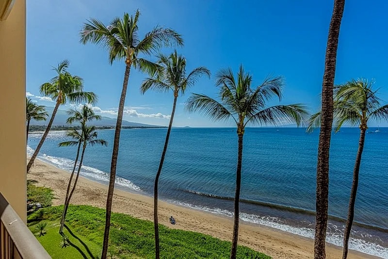 Experience Oceanfront Bliss at Sugar Beach Resort 530 in Kihei, Hawaii, United States — photo 4