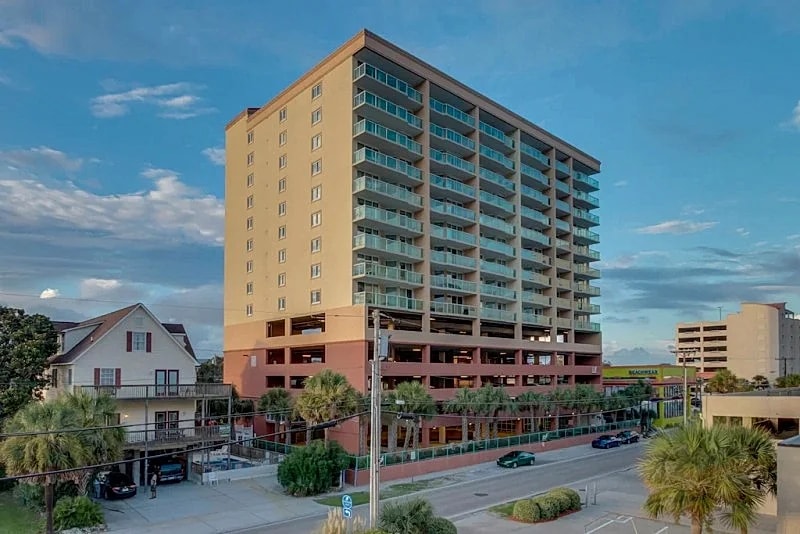 Spacious 2nd row condo with wonderful ocean view + FREE DAILY ACTIVITIES! in North Myrtle Beach, South Carolina, United States — photo 3