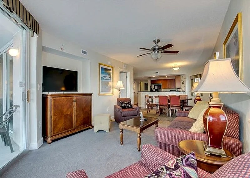Spacious oceanfront, corner unit + FREE DAILY ACTIVITIES! in North Myrtle Beach, South Carolina, United States — photo 4